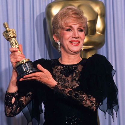 Olympia Dukakis with her oscar award.